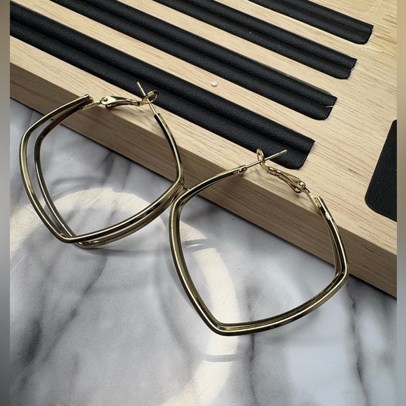 Elegant Gold Hoop Earrings - Picture 1 of 6